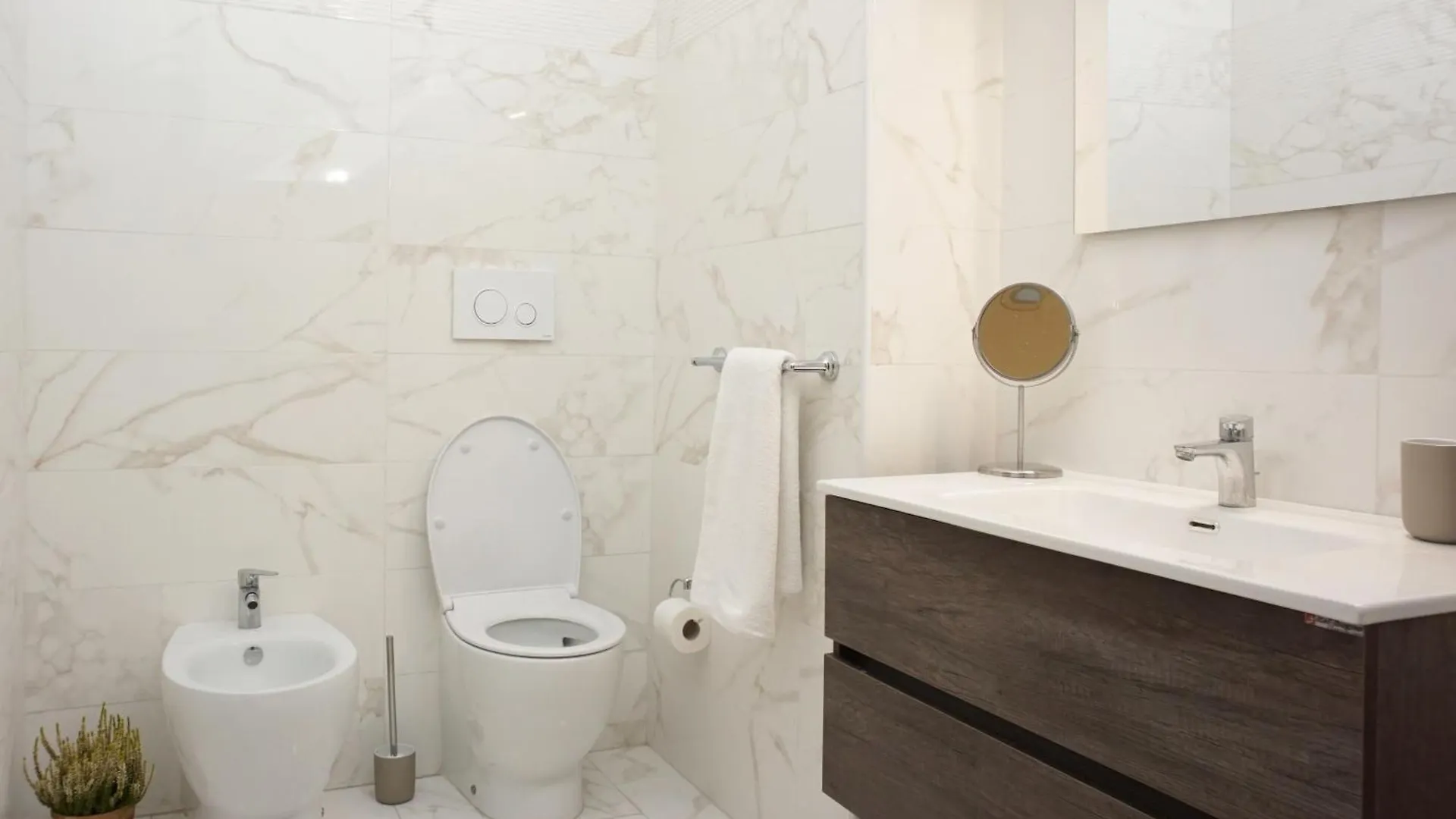 Unihome Napoli Apartment
