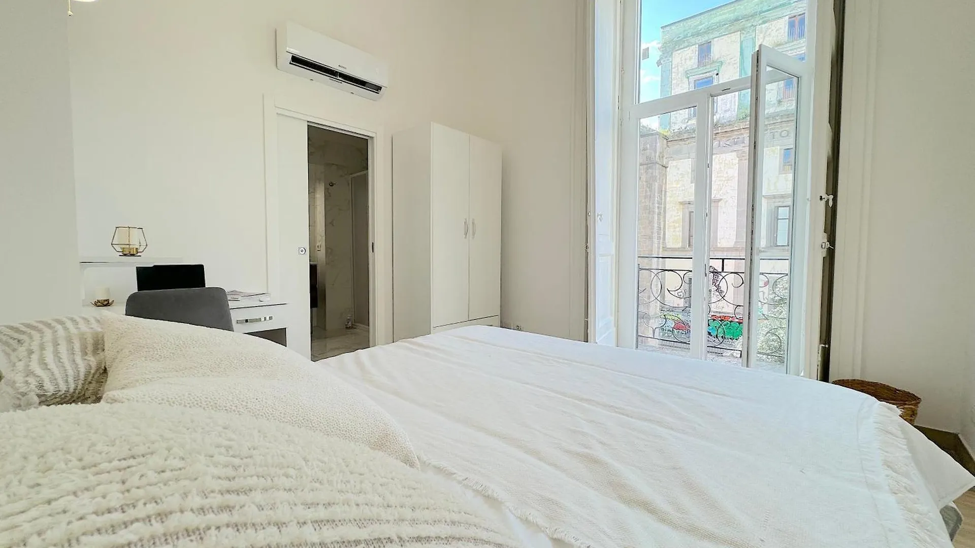 Unihome Napoli 0*, Naples Italy